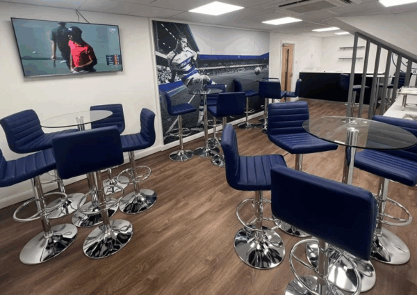 Corner Lounge