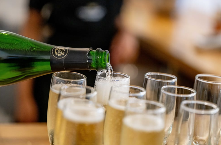 Final Furlong Shared Hospitality - Uttoxeter Racecourse Final Furlong Shared Hospitality - Uttoxeter Racecourse