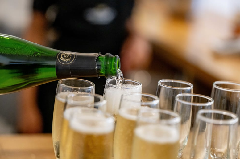 Pizza & Prosecco Hospitality - Southwell Racecourse Pizza & Prosecco Hospitality - Southwell Racecourse